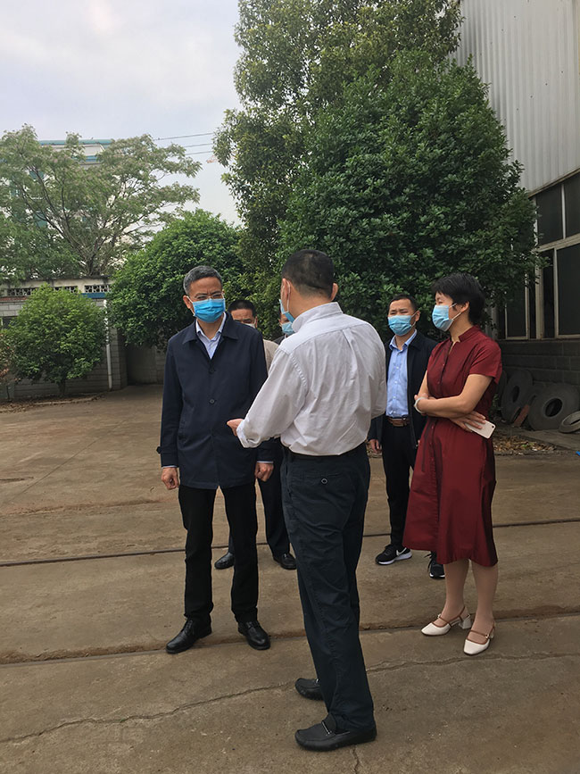 市委領(lǐng)導到企業(yè)視察工作2.jpg