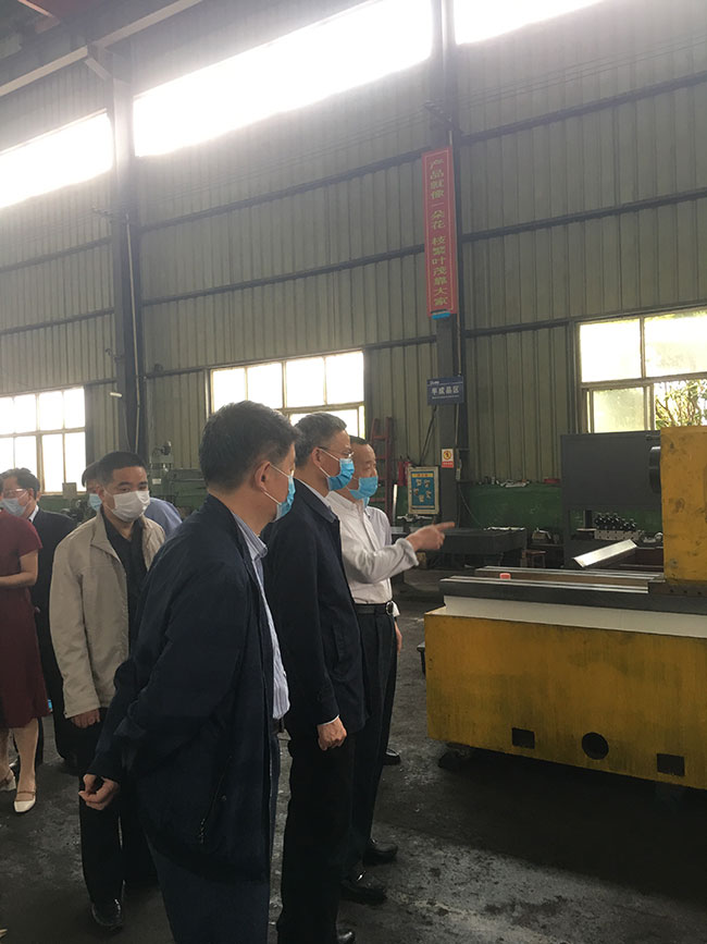 市委領(lǐng)導到企業(yè)視察工作3.jpg